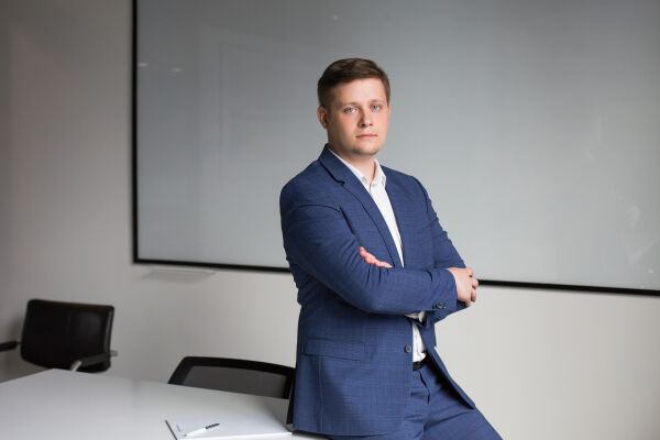 Никита Сухих